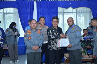Buka Bimtek Satlinmas HSS, Wabup Tekankan Tugas Linmas Harus Tangguh dan Humanis