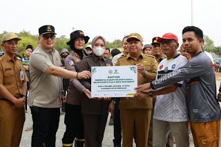 Pemkab dan Baznas Batola Salurkan 5