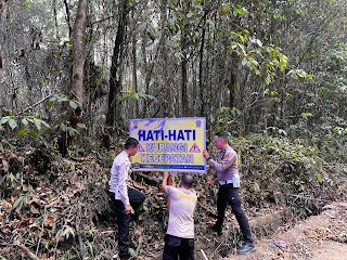 Tekan Risiko Kecelakaan, Satlantas Polres Barito Timur Pasang Peringatan di 12 Titik Rawan