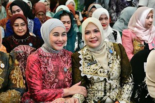 Usung “Nadi Meratus”, HSS Juara I Fashion Show Jambore PKK Kalsel