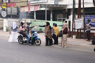 Hari Batik Nasional, GATRIWARA DPRD Kalsel Bagikan 300 Nasi Kotak kepada Masyarakat