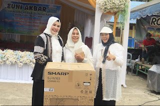 Ketua TP PKK HSS Hadiri Reuni Akbar SMPN 1 Sungai Raya, Alumni Donasikan Bantuan untuk Sekolah