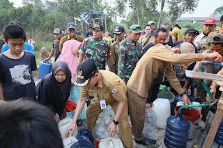 Pemkab Batola Salurkan 10.000 Liter Air Bersih ke Warga Pulau Alalak
